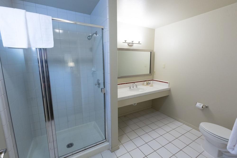 Cambria Landing Inn And Suites Экстерьер фото