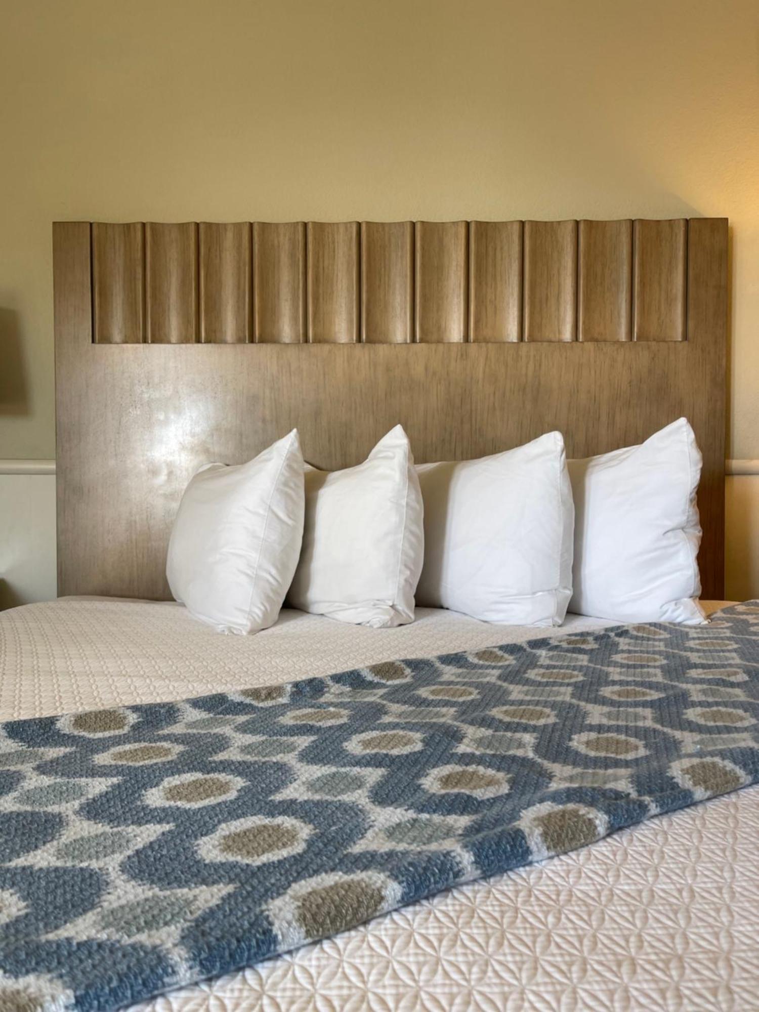 Cambria Landing Inn And Suites Экстерьер фото