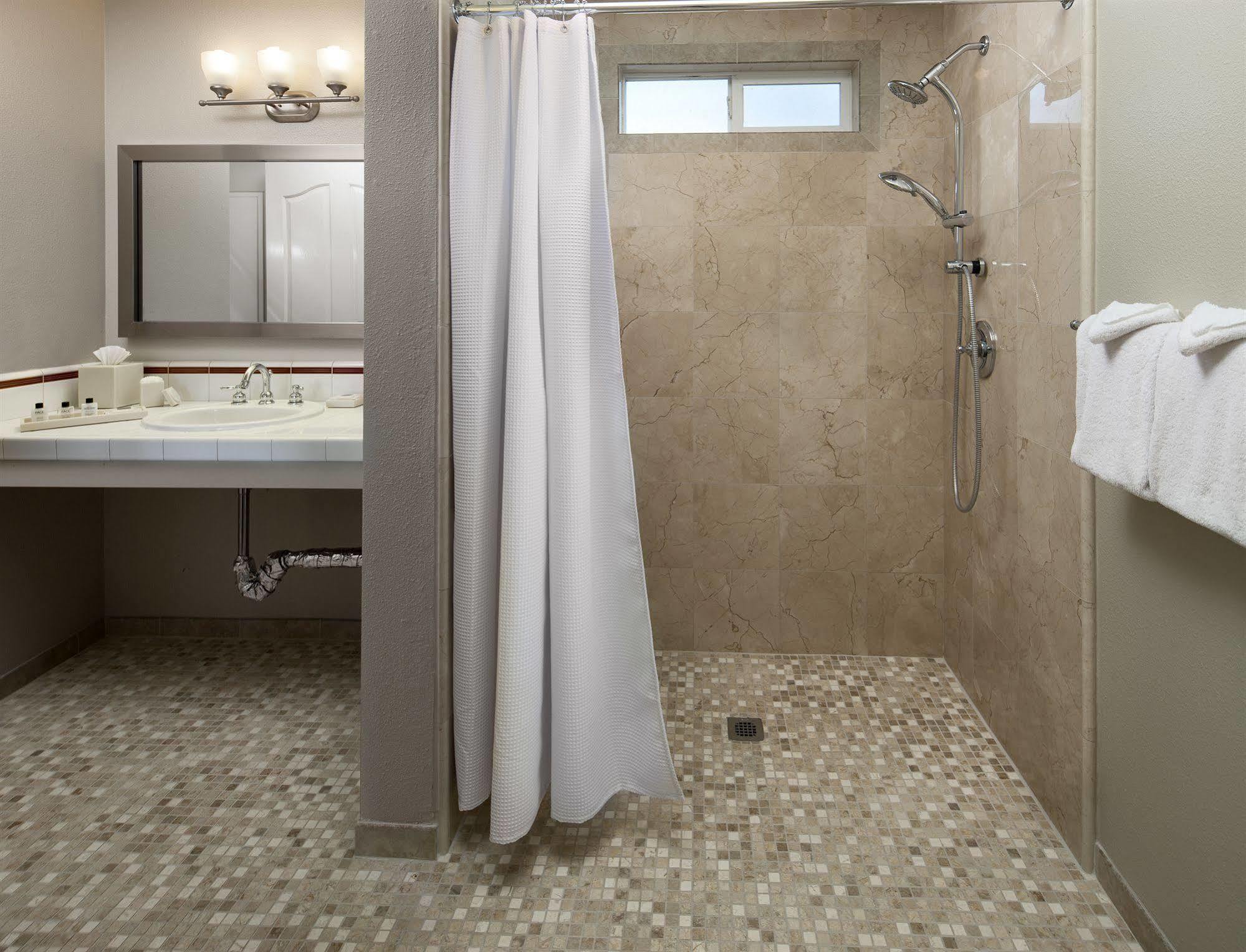 Cambria Landing Inn And Suites Экстерьер фото